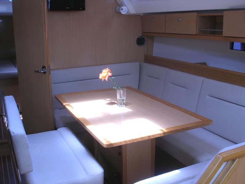 Book yachts online - sailboat - Bavaria Cruiser 40 - Xrystana - rent