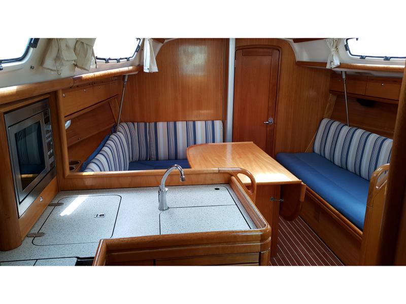 Book yachts online - sailboat - Bavaria 34 Cruiser - Ivi - rent
