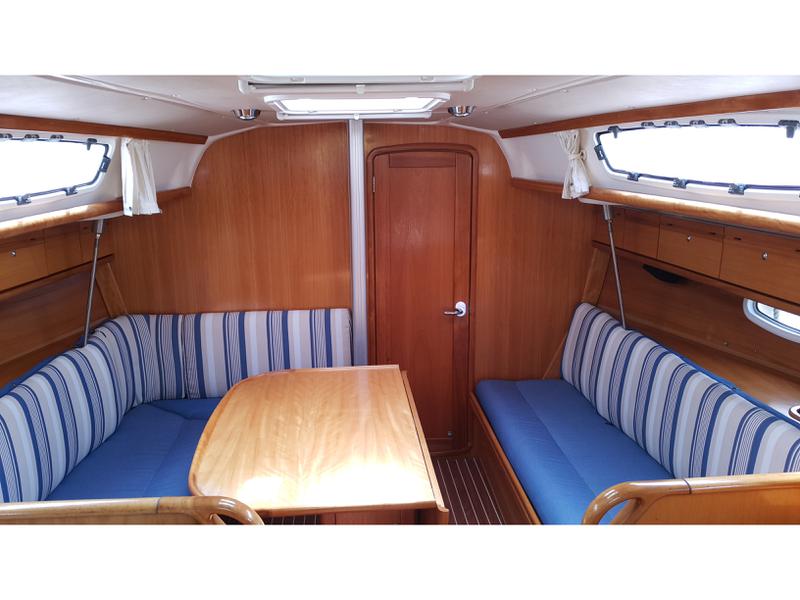 Book yachts online - sailboat - Bavaria 34 Cruiser - Dinosaur - rent