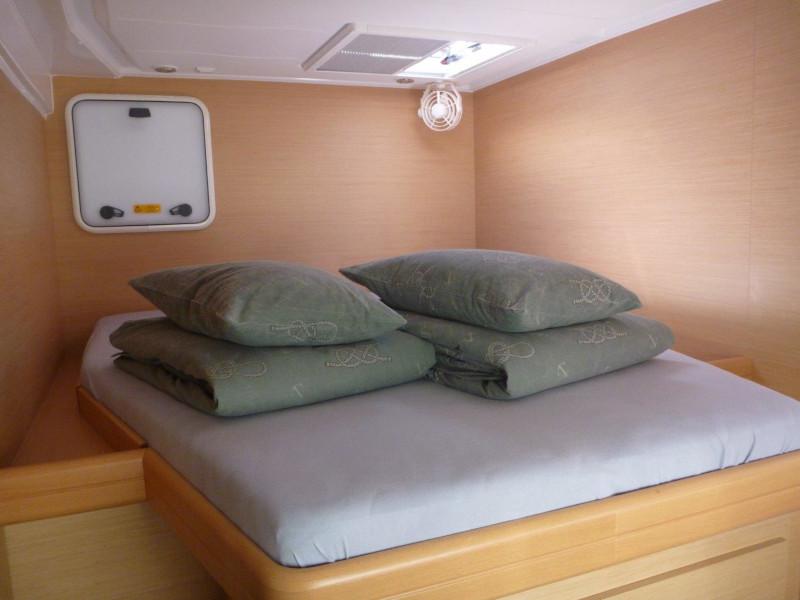 Book yachts online - catamaran - Lagoon 421 (4+1 cab.) - Allegria - rent