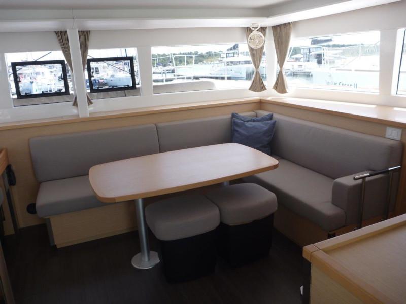 Book yachts online - catamaran - Lagoon 450 Sport (4+2 cab.) - Oryx - rent