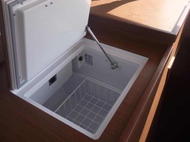 Book yachts online - catamaran - Lagoon 42 (3+2 cab.) - Skyfall - rent