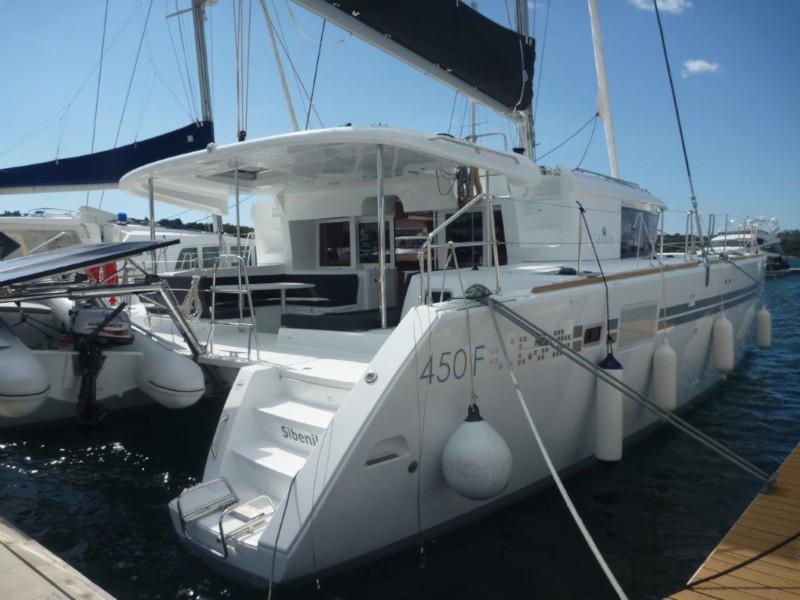 Book yachts online - catamaran - Lagoon 450  Flybridge (4+2 cab.) - Julius Casar III - rent