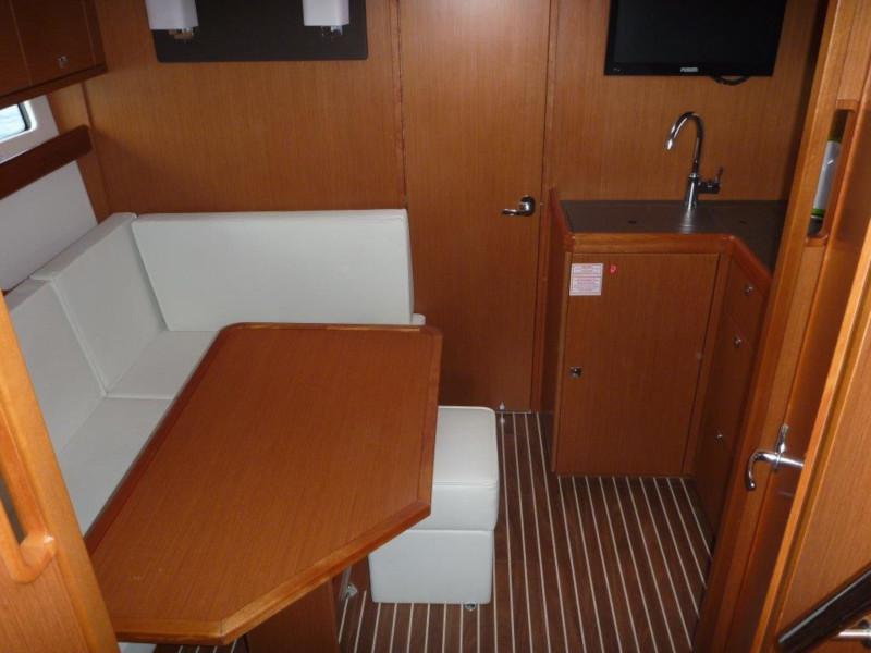Book yachts online - motorboat - Bavaria 35 Sport HT - Lazy Day - rent