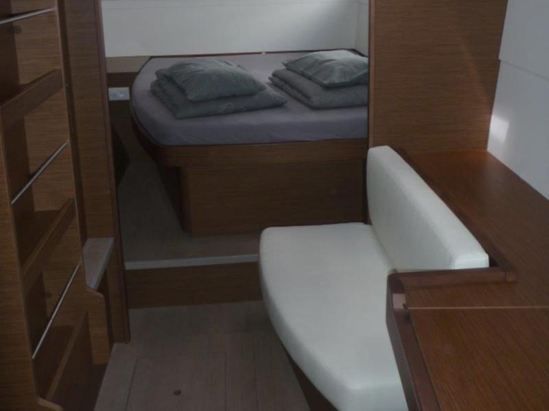 Book yachts online - catamaran - Lagoon 40 (3+2 cab.) - Millennium Falcon - rent