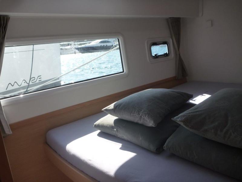 Book yachts online - catamaran - Lagoon 42 (4+2 cab) - Maximus - rent