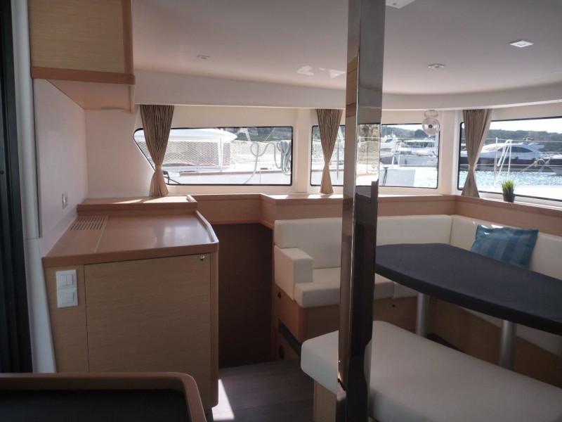 Book yachts online - catamaran - Lagoon 42 (4+2 cab) - Maximus - rent