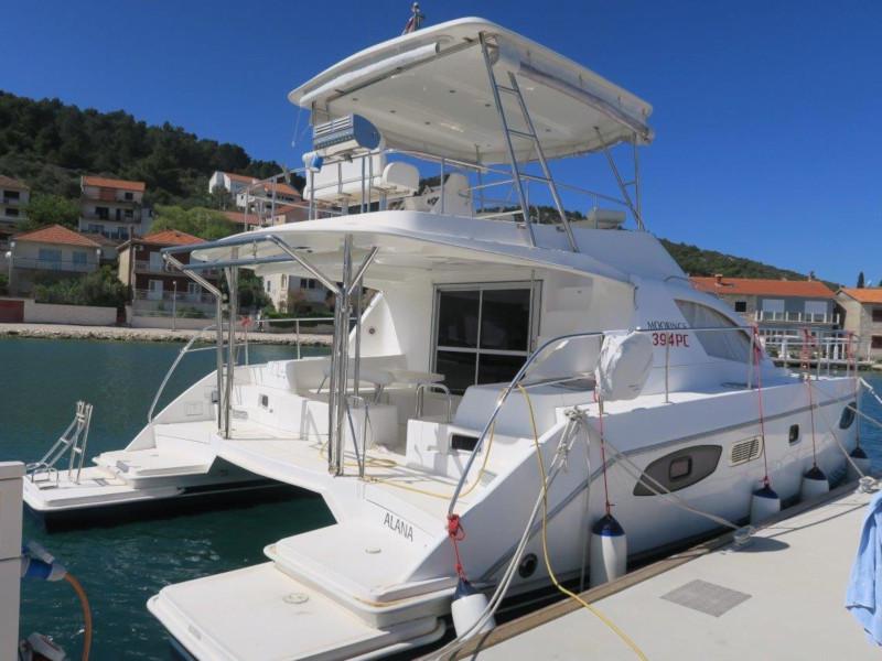 Book yachts online - powercatamaran - Leopard 39 PC (4+2 cab.) - Alana - rent