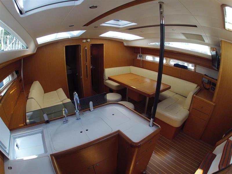 Book yachts online - sailboat - Jeanneau 53 - Merlot - rent