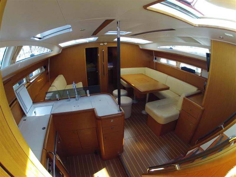 Book yachts online - sailboat - Jeanneau 53 - Merlot - rent