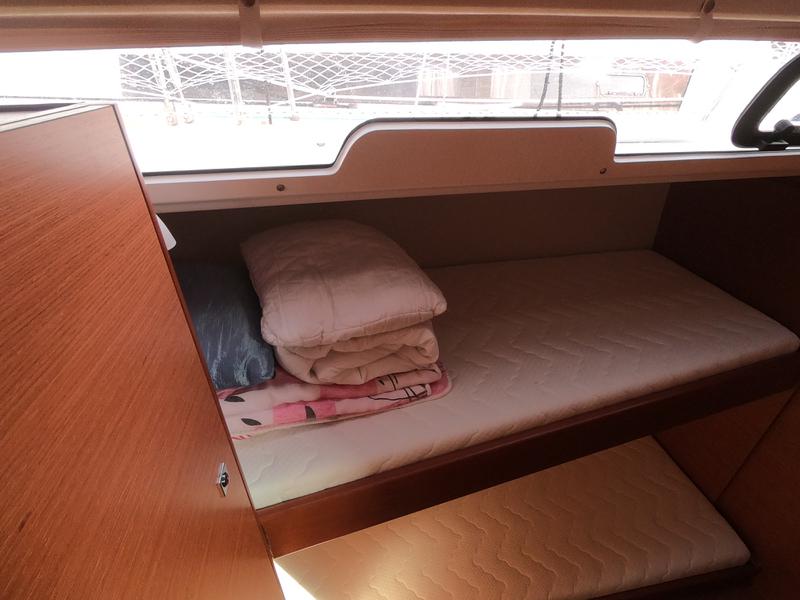 Book yachts online - sailboat - Dufour 430 Grand Large - Levan - rent