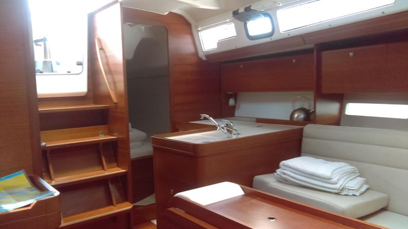 Book yachts online - sailboat - Dufour 350 Grand Large - Sol - rent