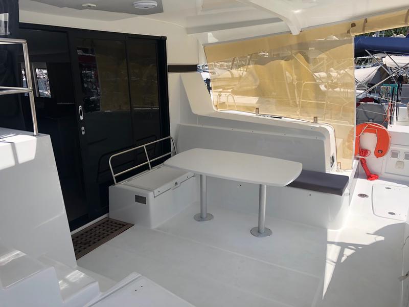 Book yachts online - catamaran - Lagoon 42 - Aura - rent
