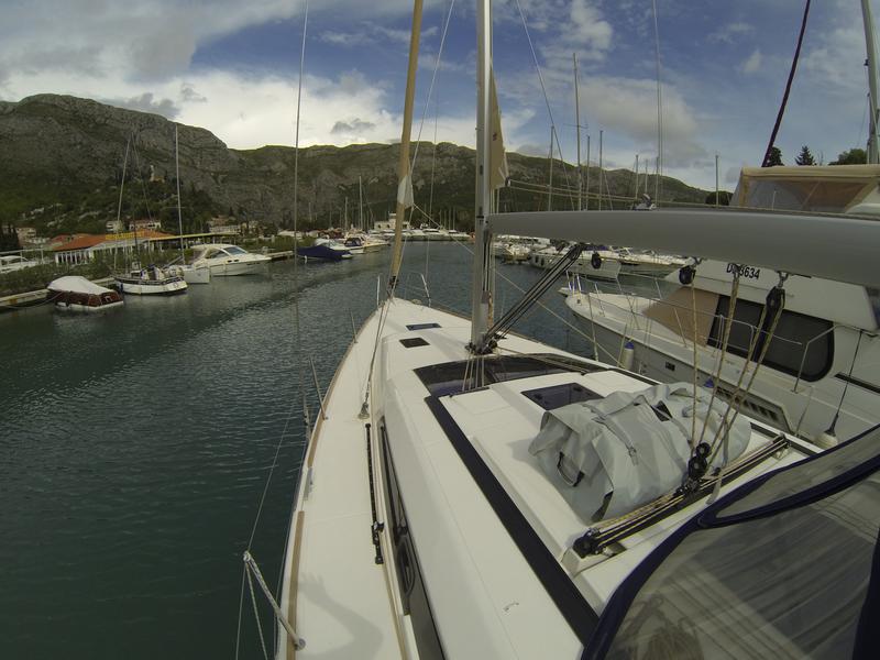 Book yachts online - sailboat - Dufour 410 Grand Large - Dolin - rent