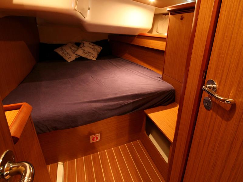 Book yachts online - sailboat - Sun Odyssey 45 Performance - Aurora - rent