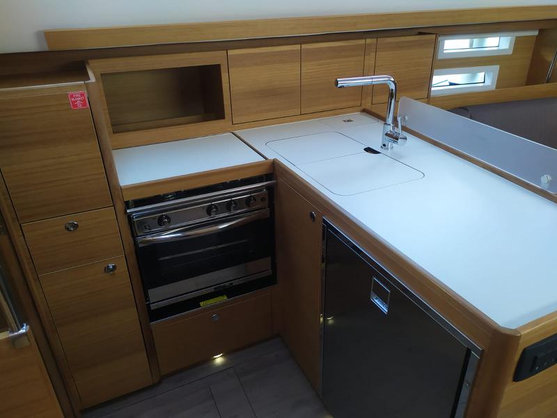 Book yachts online - sailboat - Elan Impression 40.1 - Baby Shark with A/C - rent