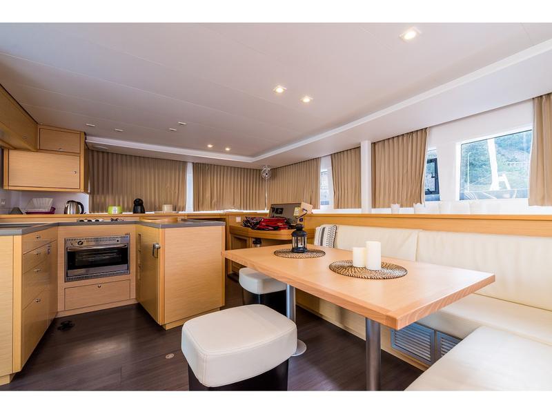 Book yachts online - catamaran - Lagoon 450 Fly - DEUX POINT  - rent