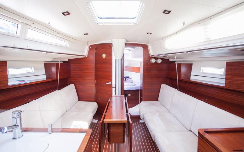 Book yachts online - sailboat - Salona 38 - Olynthia - rent