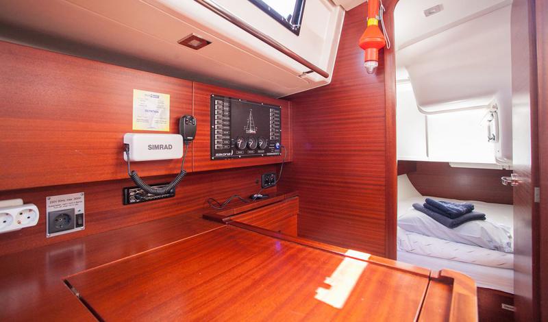 Book yachts online - sailboat - Salona 38 - Olynthia - rent