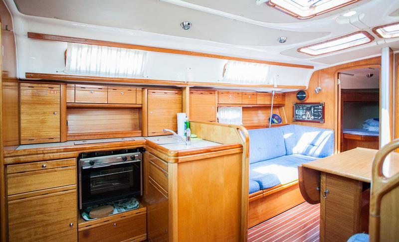 Book yachts online - sailboat - Bavaria 37 Cruiser - Mondo - rent