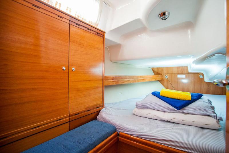 Book yachts online - sailboat - Bavaria 37 Cruiser - Mondo - rent
