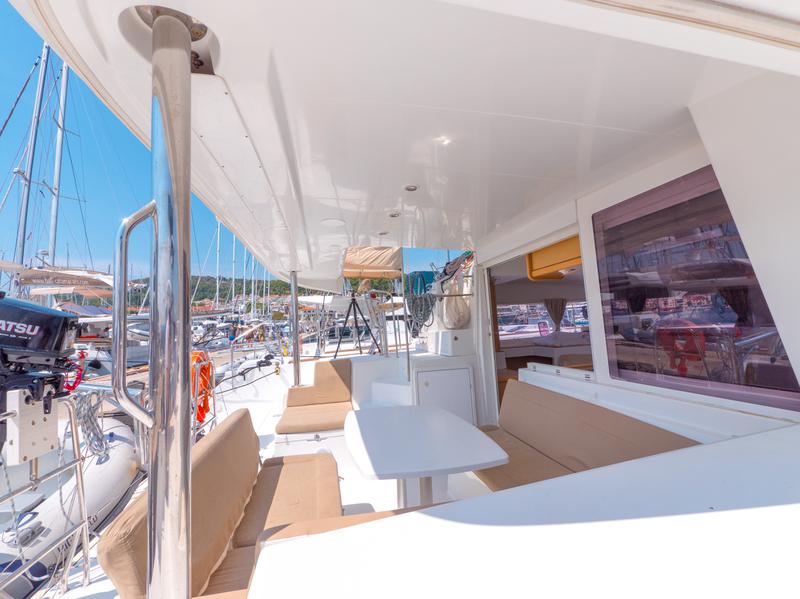 Book yachts online - catamaran - Lagoon 400 - SIMBA - rent