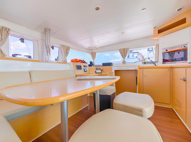 Book yachts online - catamaran - Lagoon 400 - SIMBA - rent