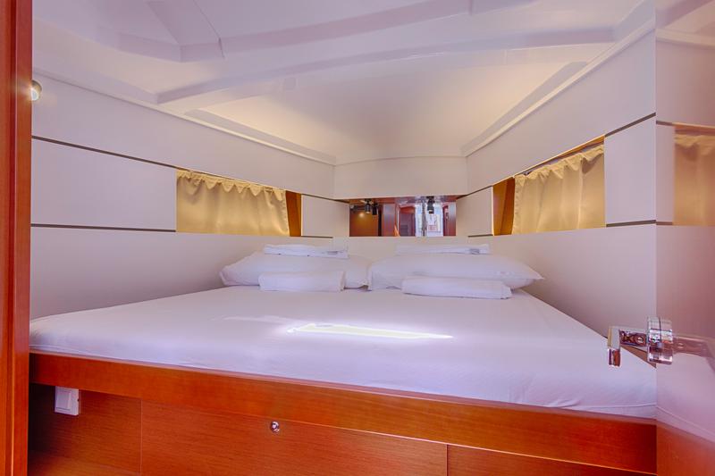Book yachts online - sailboat - Oceanis 38.1 - MARE NOSTRUM II - rent