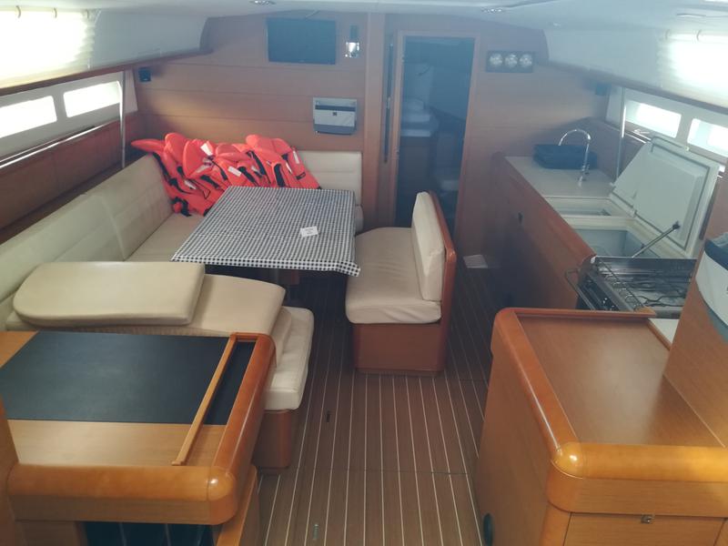 Book yachts online - sailboat - Sun Odyssey 509 Owner - Dodo - rent