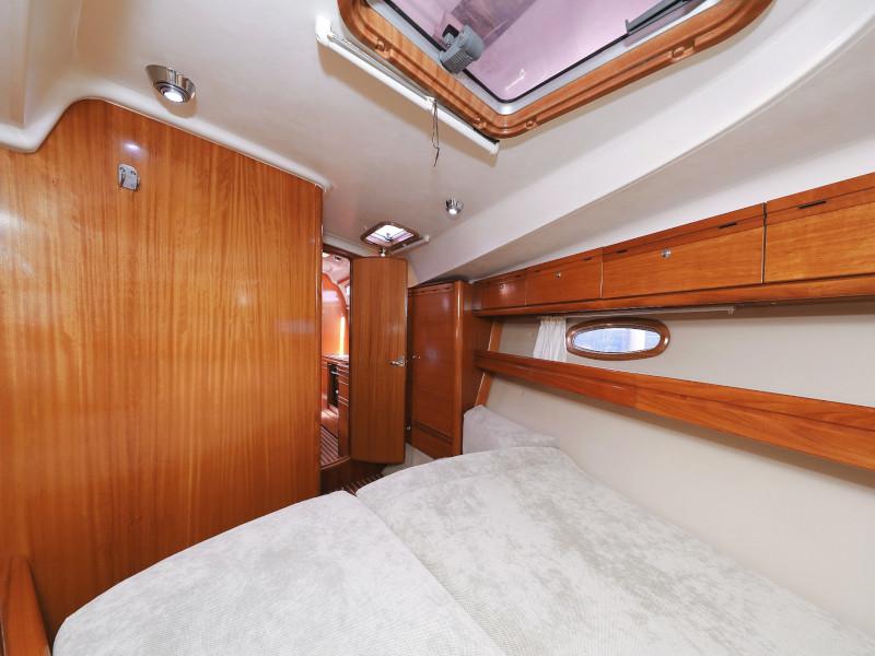 Book yachts online - sailboat - Bavaria 39 Cruiser - Windy - rent