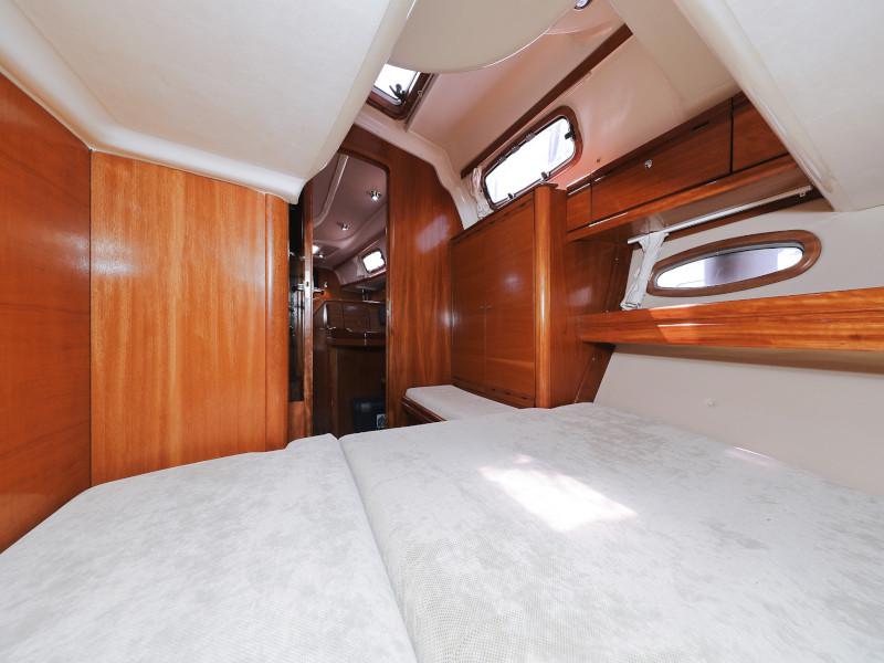 Book yachts online - sailboat - Bavaria 39 Cruiser - Windy - rent