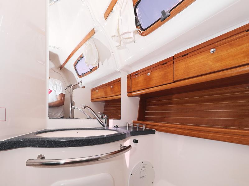 Book yachts online - sailboat - Bavaria 39 Cruiser - Windy - rent