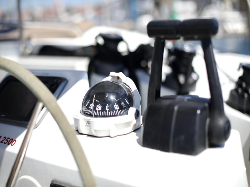 Book yachts online - catamaran - Helia 44 - Jeredam - rent