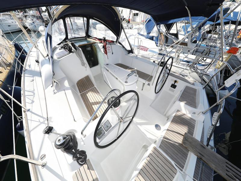 Book yachts online - sailboat - Sun Odyssey 39i - Lucija - rent