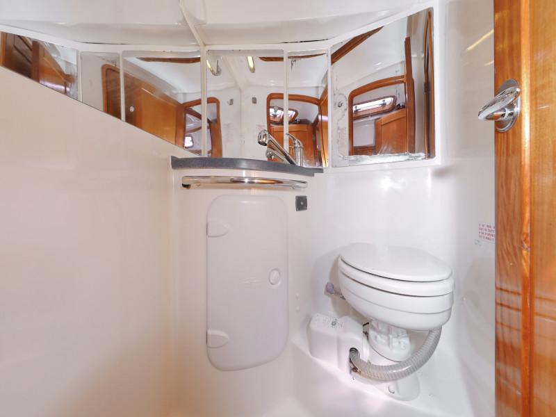 Book yachts online - sailboat - Bavaria 37 Cruiser - Mateja - rent
