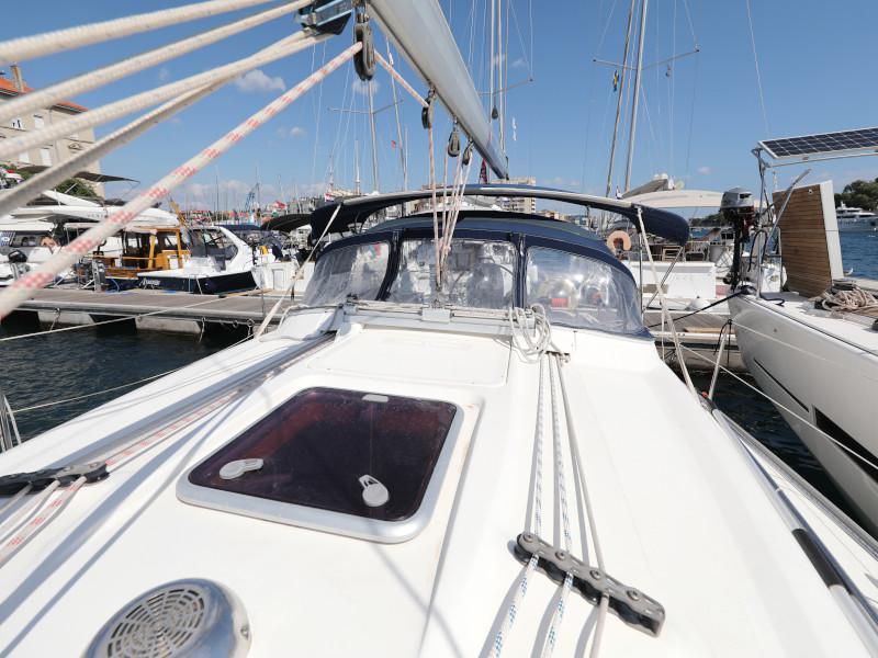 Book yachts online - sailboat - Bavaria 37 Cruiser - Mateja - rent