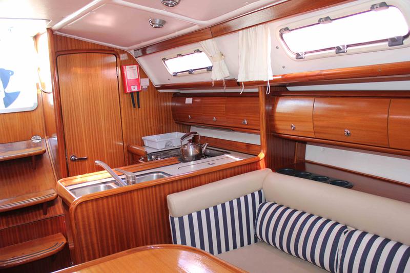 Book yachts online - sailboat - Bavaria 36 - Antiope (refit 2017) - rent
