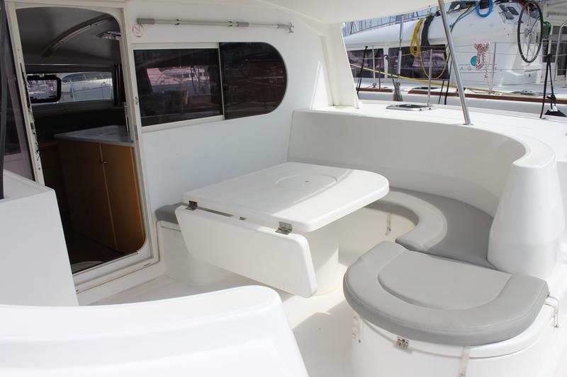 Book yachts online - catamaran - Nautitech 441 - Star Light - rent