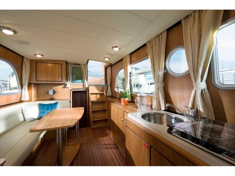 Book yachts online - motorboat - Linssen Grand Sturdy 34.9 AC - Helena - rent