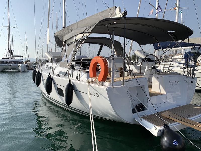 Book yachts online - sailboat - Hanse 458 - Astrea - rent