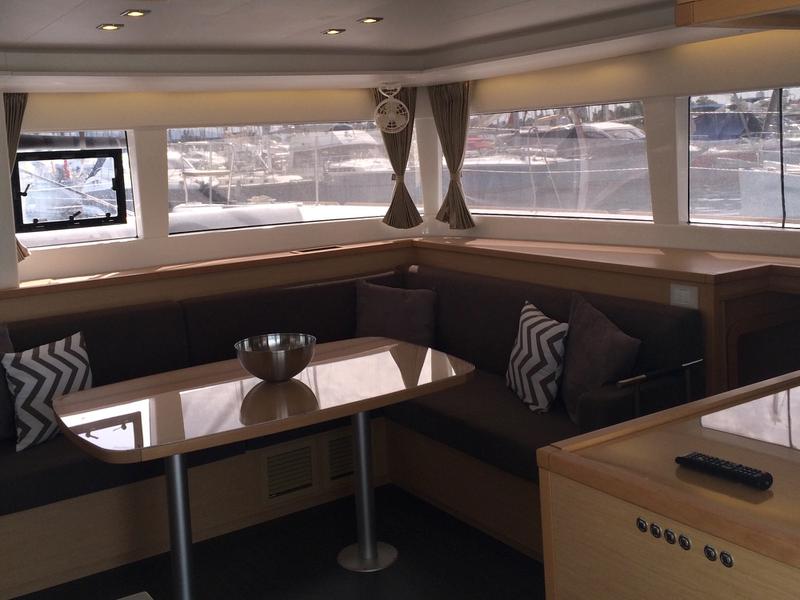 Book yachts online - catamaran - Lagoon 450  Flybridge - Odysseus - rent