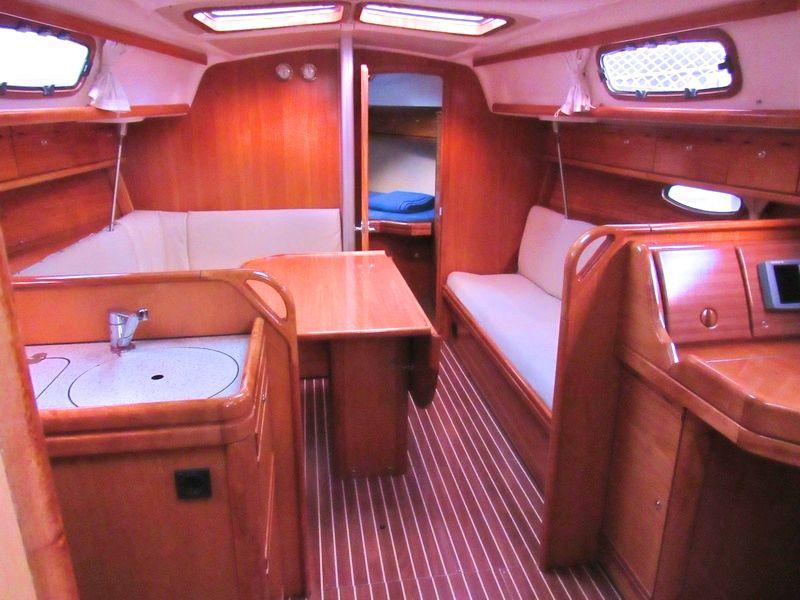 Book yachts online - sailboat - Bavaria 33 Cruiser - Lebić (GPS in cockpit, solar panels) - rent