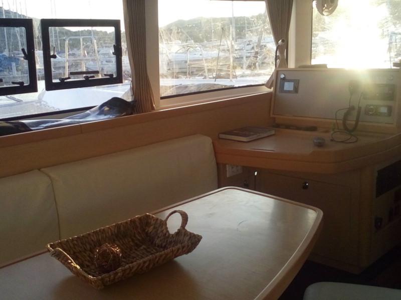 Book yachts online - catamaran - Lagoon 42 - Chamotte - rent