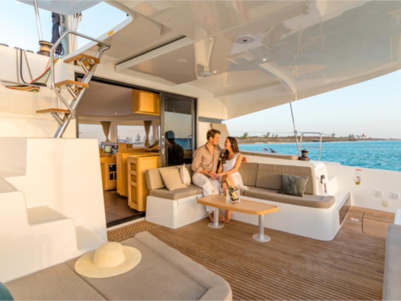 Book yachts online - catamaran - Lagoon 42 - Chamotte - rent