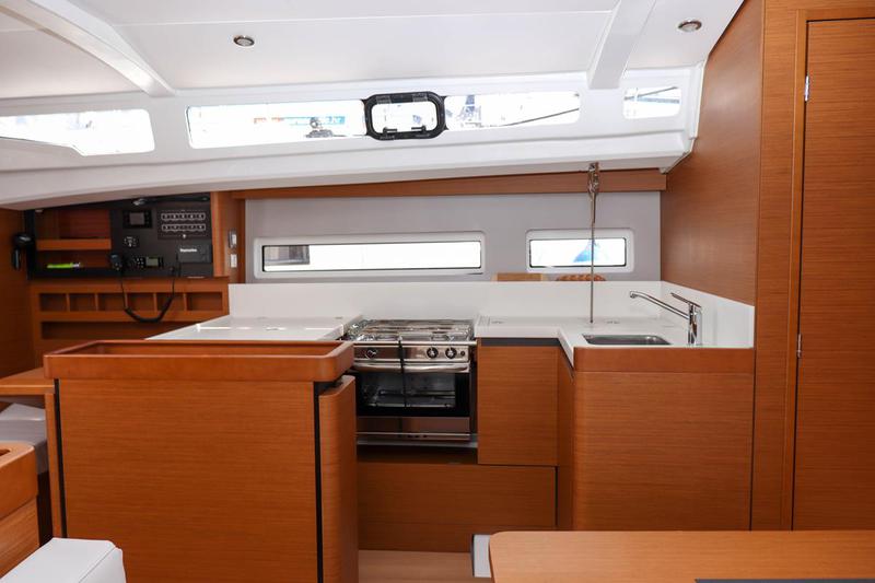 Book yachts online - sailboat - Sun Odyssey 440 - 3 cabin, 2 heads - Ella Victoria - rent