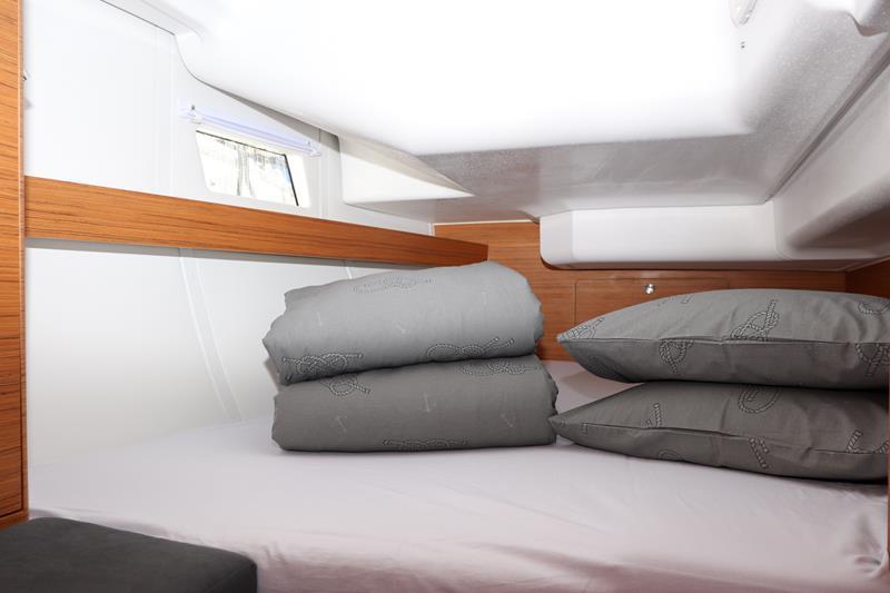 Book yachts online - sailboat - Elan 40 Impression - Black Jack - rent