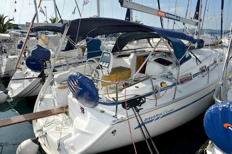 Book yachts online - sailboat - Bavaria 37 Cruiser - Bella - rent
