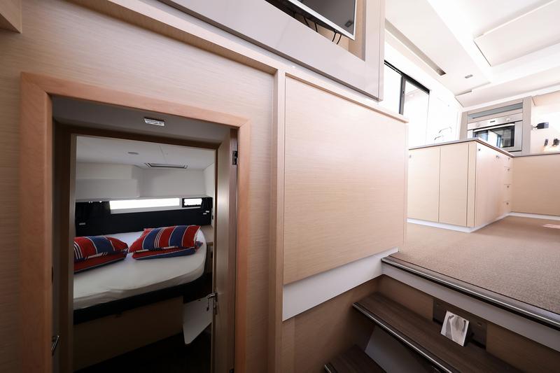 Book yachts online - catamaran - Saba 50 Quintet (6+1) - FEELING FREE - rent