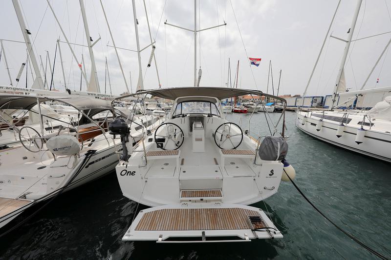 Book yachts online - sailboat - Oceanis 38 - ONE - rent