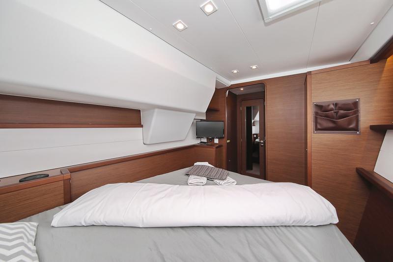 Book yachts online - catamaran - Lagoon 450 S - ADRIATIC QUEEN - rent